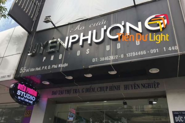 Biển quảng cáo chữ inox trắng