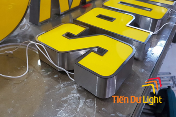 Cấu tạo chữ nổi mica vàng