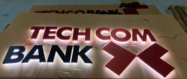 Đặc điểm của chữ nhôm chân mica cháo