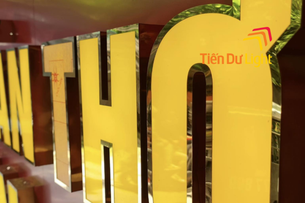 Chữ nổi mica viền inox