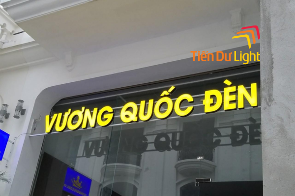 Ứng dụng chữ nổi mica vàng