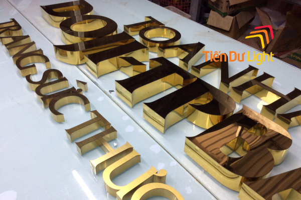 Chữ nổi tráng gương vàng