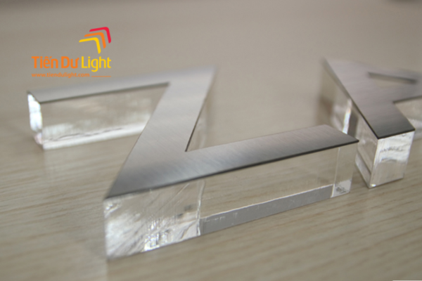 Chữ mica kết hợp kim loại