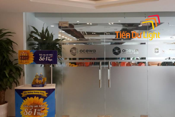 Decal dán kính giúp không gian làm việc chuyên nghiệp