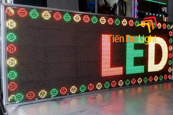 Giá bảng led chạy chữ không cố định mà ảnh hưởng nhiều yếu tố