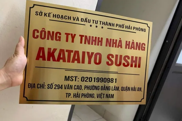 Có nhiều yếu tố ảnh hưởng đến biển inox ăn mòn