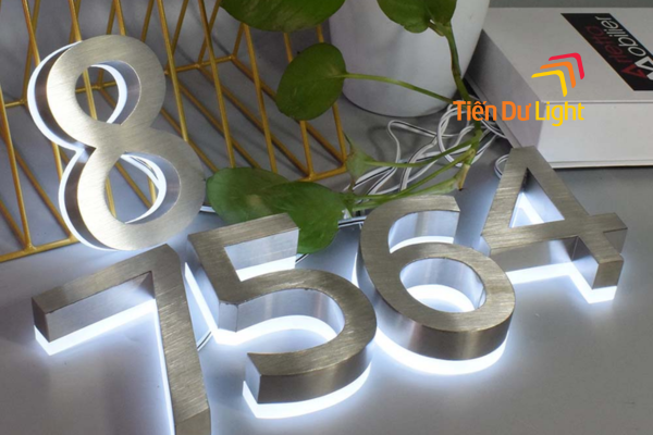 Chữ inox kết hợp LED