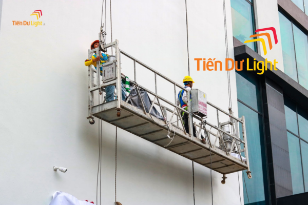 Tiến Dư Light - Công ty chuyên thi công lắp đặt biển ngoài trời uy tín