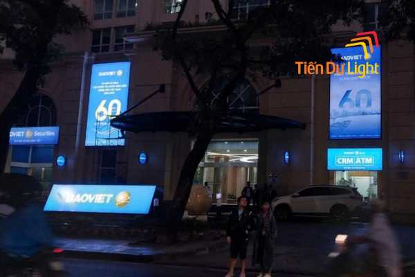 Địa chỉ làm hộp đèn bảng hiệu chuyên nghiệp - Tiến Dư Light