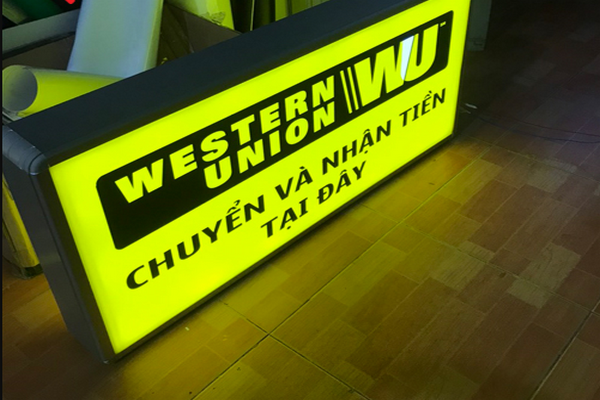Hộp đèn Led mica đẹp, ấn tượng