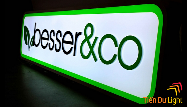 Hộp đèn mica dán decal ứng dụng rộng rãi