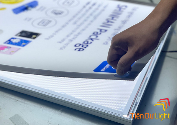 Đặc điểm của hộp đèn siêu mỏng nắp hít