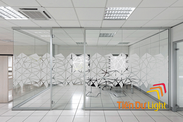 In decal dán kính theo yêu cầu nhanh chóng, giá tốt