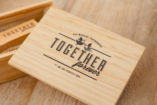 In uv trên gỗ là phương pháp in phun trực tiếp mực uv lên gố