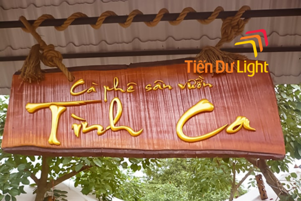 Kích thước bảng hiệu treo cân đối thu hút tối đa hiệu quả