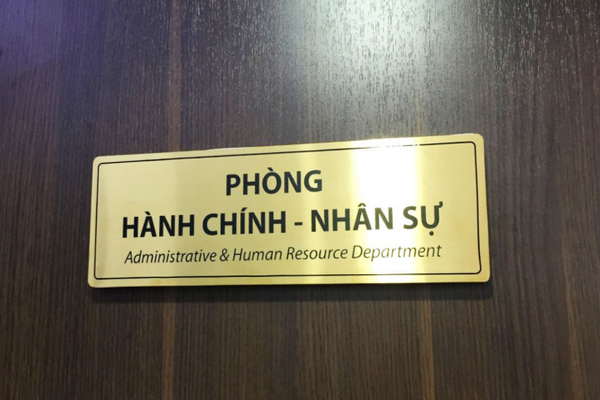 Kích thước biển phòng ban chuẩn 