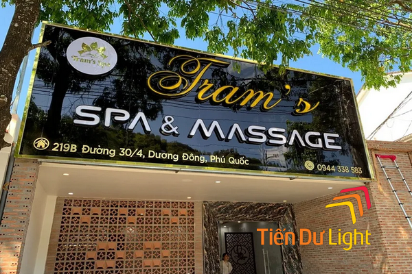 Nên hay không nên làm bảng hiệu mica dán decal?