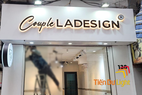 Thi công, làm biển shop thời trang chuyên nghiệp