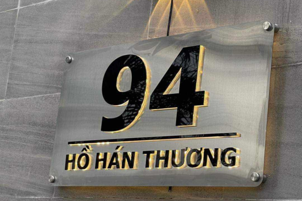 Biển số nhà chữ hắt chân đẹp