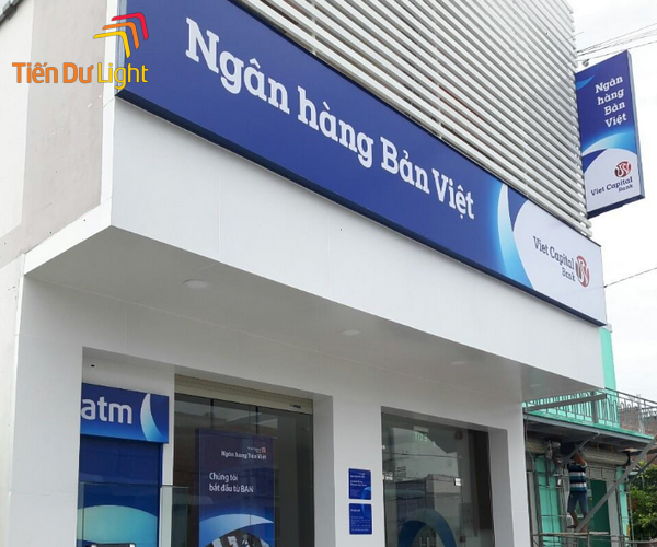 Lưu ý khi lựa chọn đơn vị thi công bảng hiệu trên cao