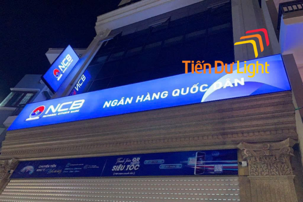 Bảng hiệu hộp đèn hút nổi 