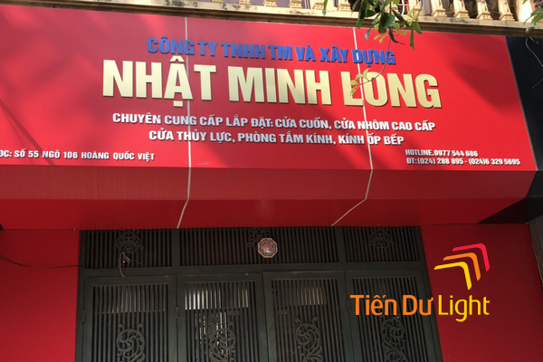 Mẫu biển quảng cáo nhôm kính đẹp, ấn tượng
