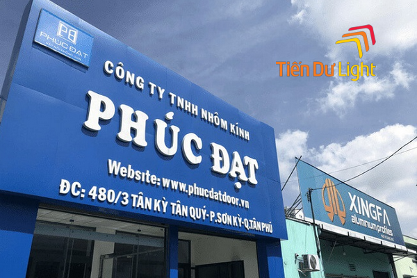 Mẫu biển quảng cáo nhôm kính đẹp đa dạng kiểu dáng