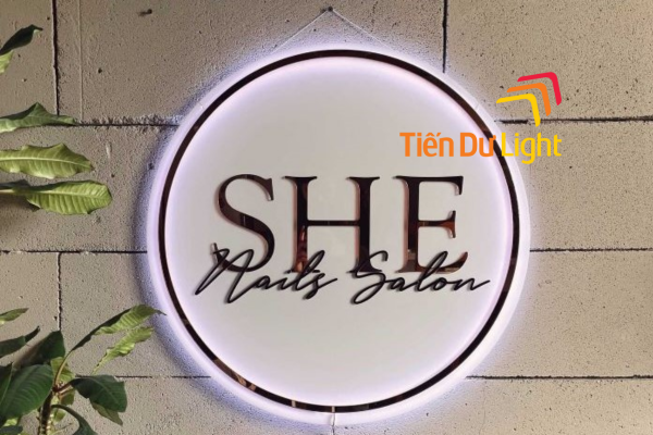 Mẫu biền treo tường chữ nổi inox