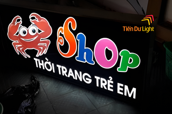 Mẫu biển shop quần áo đẹp