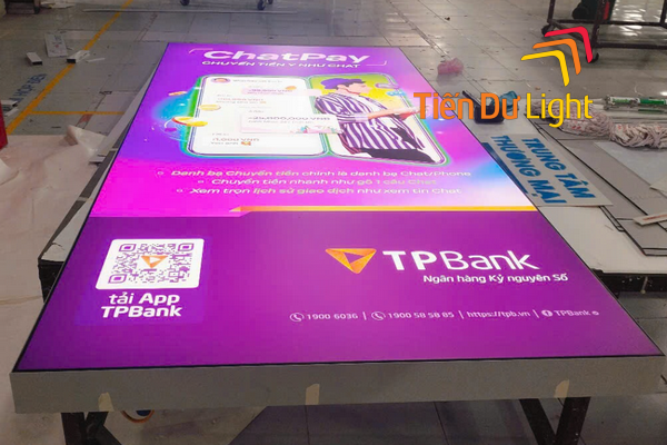 Biển hộp đèn không viền khổ lớn