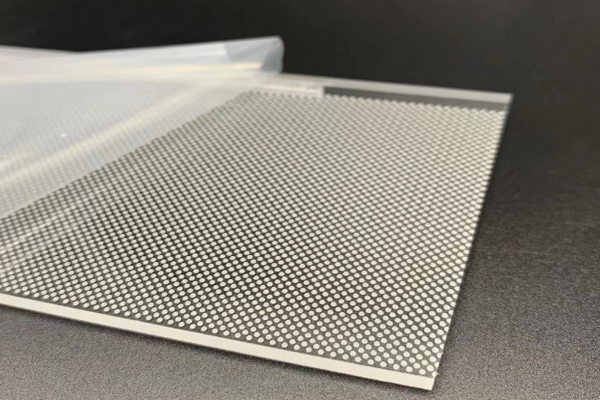 Mica dẫn sáng 3mm ứng dụng phổ biến làm hộp đèn, biển quảng cáo