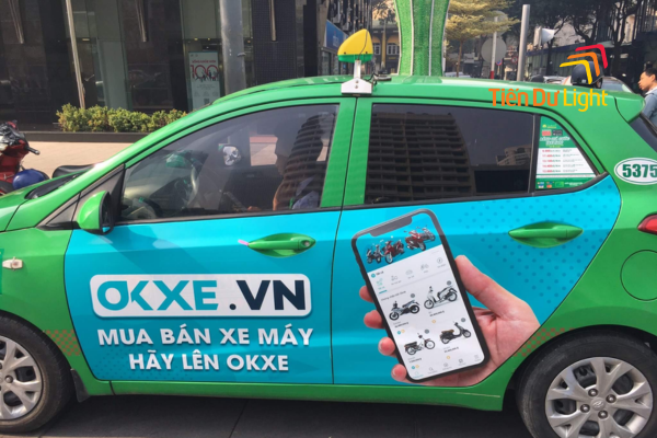 Dán quảng cáo trên xe ô tô taxi