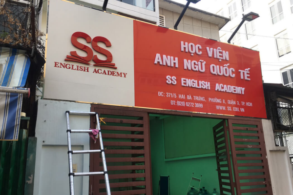 Làm bảng hiệu trung tâm ngoại ngữ cần thi công đúng chuẩn quy định