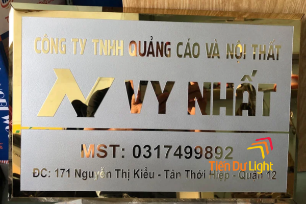 Treo biển sai quy định ảnh hưởng đến uy tín của công ty