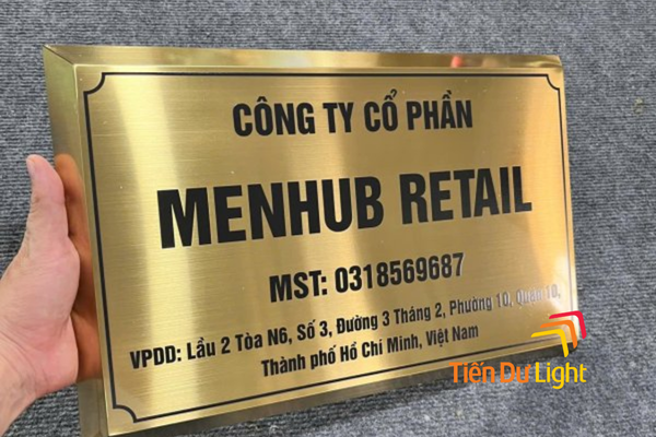 Biển hiệu chi nhánh công ty cần đồng bộ với nhận diện công ty mẹ