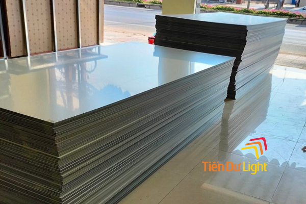 Chất liệu alu có độ bền cao, chịu thời tiết tốt