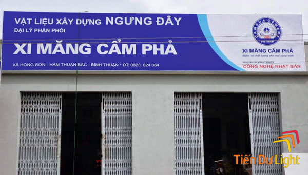 Bảng hiệu mica có đặc điểm gì nổi bật?