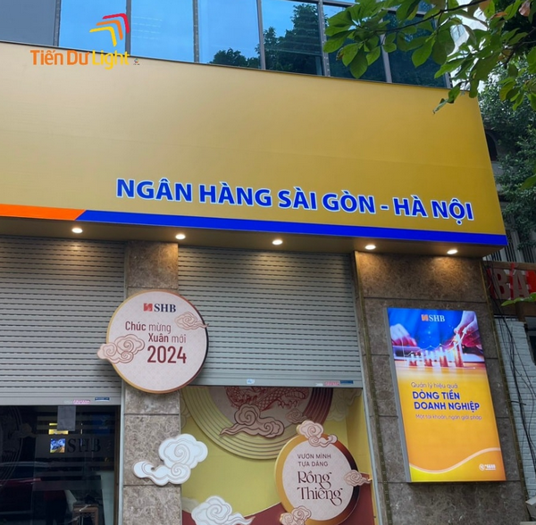 Đơn vị thi công biển bảng quảng cáo uy tín - Tiến Dư Light