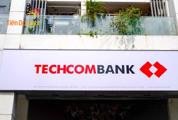 Tiến Dư thi công biển quảng cáo ngân hàng Techcombank