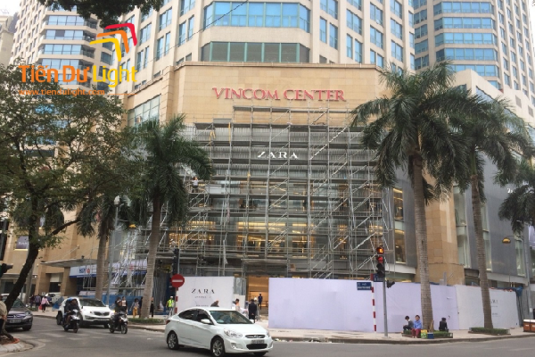 Thi công bộ chữ nổi Vincom Center