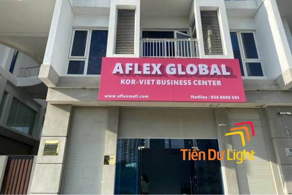 Xác định hướng từ mặt tiền để treo biển phù hợp