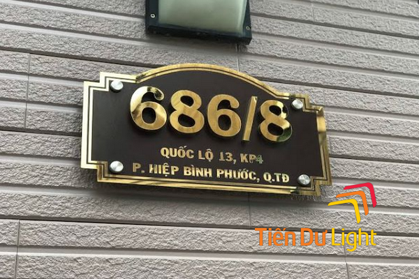 Treo biển số nhà bên trái hay bên phải? Giải đáp chi tiết