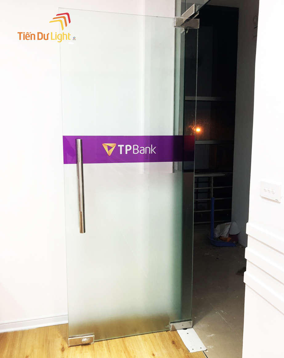 Decal dán kính TPBank 