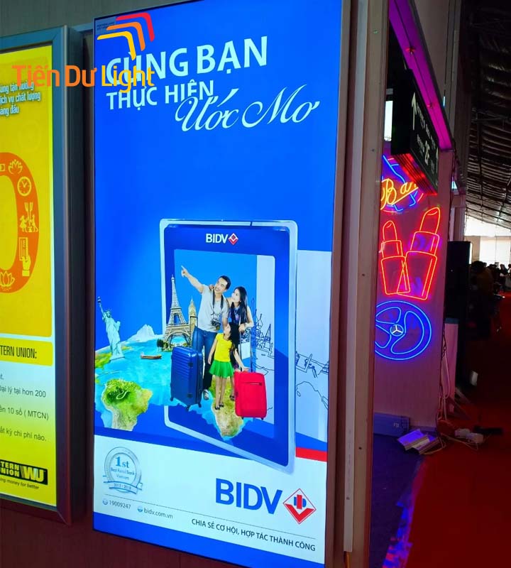 Hộp đèn khung nhôm bật nắp siêu mỏng bắt mắt