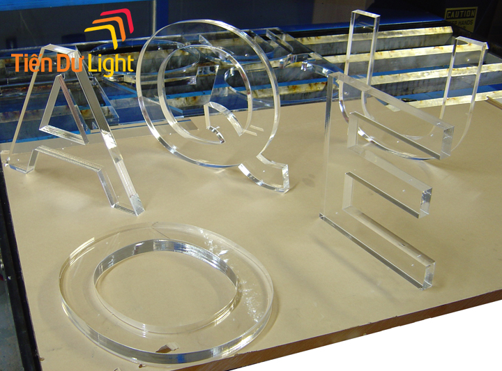 Bảng biển mica ứng dụng trong đời sống 