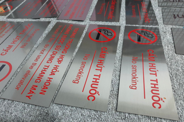 In UV trên inox ứng rộng phổ biến