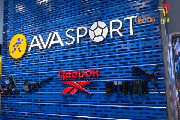 Bảng hiệu tole ngoài trời đẹp, bền, chống thời tiết cực tốt