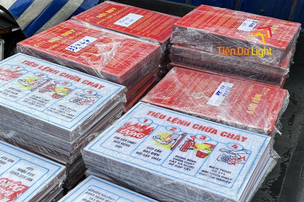 Bảng nội quy PCCC bằng mica, alu, inox – Loại nào tốt hơn?