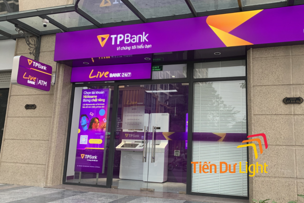 Mẹo phối màu biển quảng cáo: Nền màu tím thì chữ màu gì