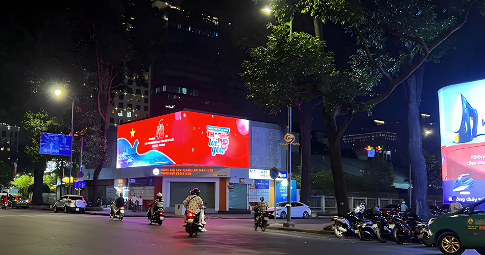 Độ sáng vượt trội, dễ nhìn dưới ánh nắng
